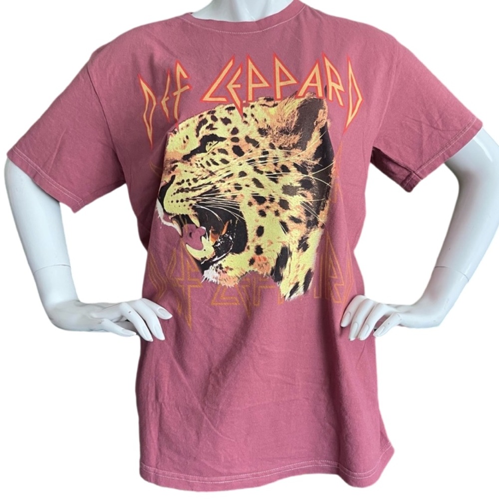 Def Leppard Size Medium Graphic Band Shirt Berry New no tag